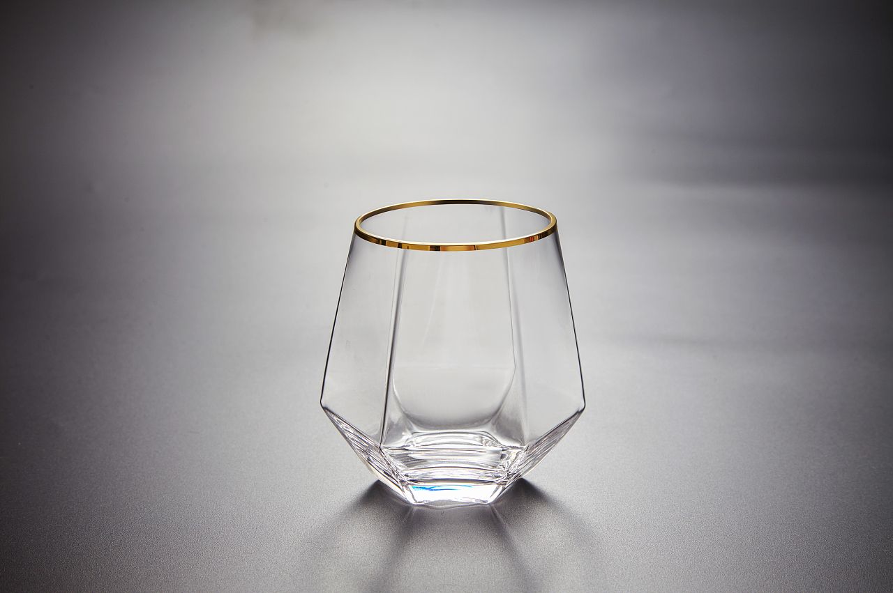 融合美學與實用 電商新寵——菱形透明玻璃杯及其塑膠零配件的設計之道